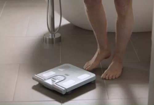 Omron BF 511Testösszetétel-elemző mérőkészülék 150 kg-ig kék vagy türkiz színben